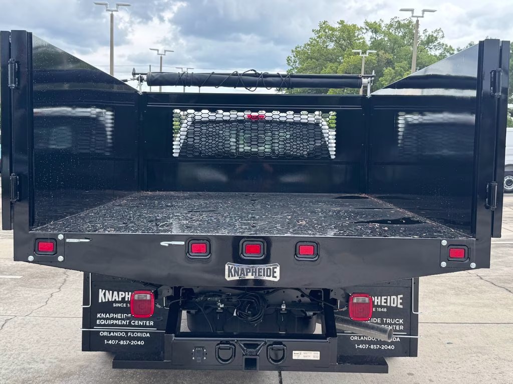 2026 Oxford White Ford Super Duty F-350 DRW XL RWD Chassis