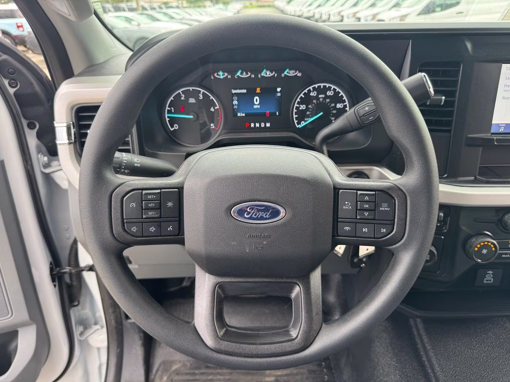 2026 Oxford White Ford Super Duty F-350 DRW XL RWD Chassis