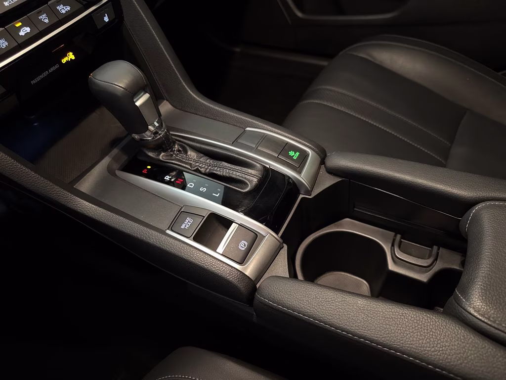 2018 White Orchid Pearl Honda Civic Touring FWD Sedan
