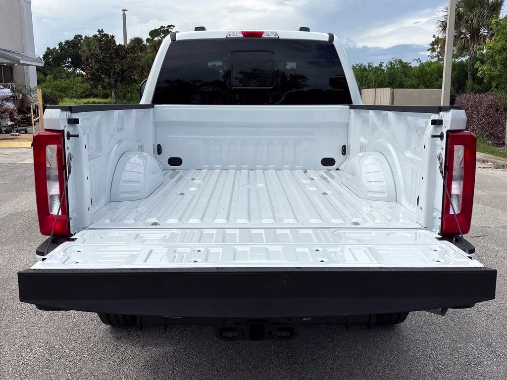 2026 Oxford White Ford Super Duty F-250 SRW XL 4X4 Truck