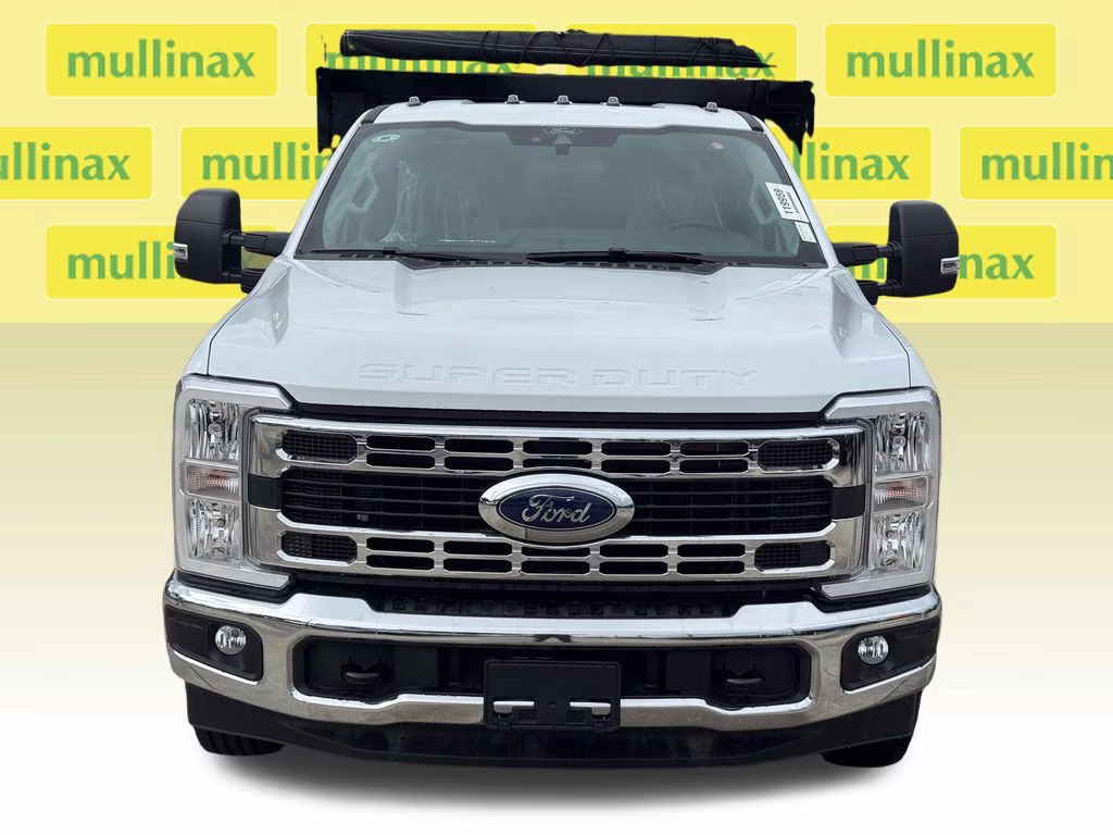 2026 Oxford White Ford Super Duty F-350 DRW XL RWD Chassis