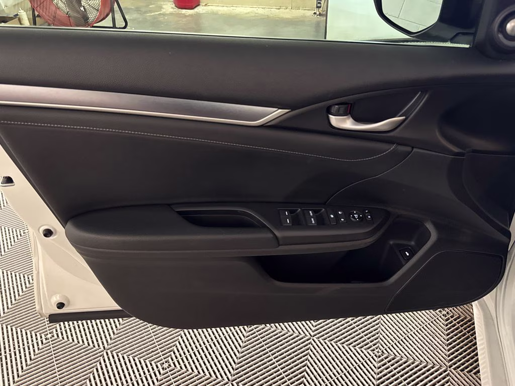 2018 White Orchid Pearl Honda Civic Touring FWD Sedan