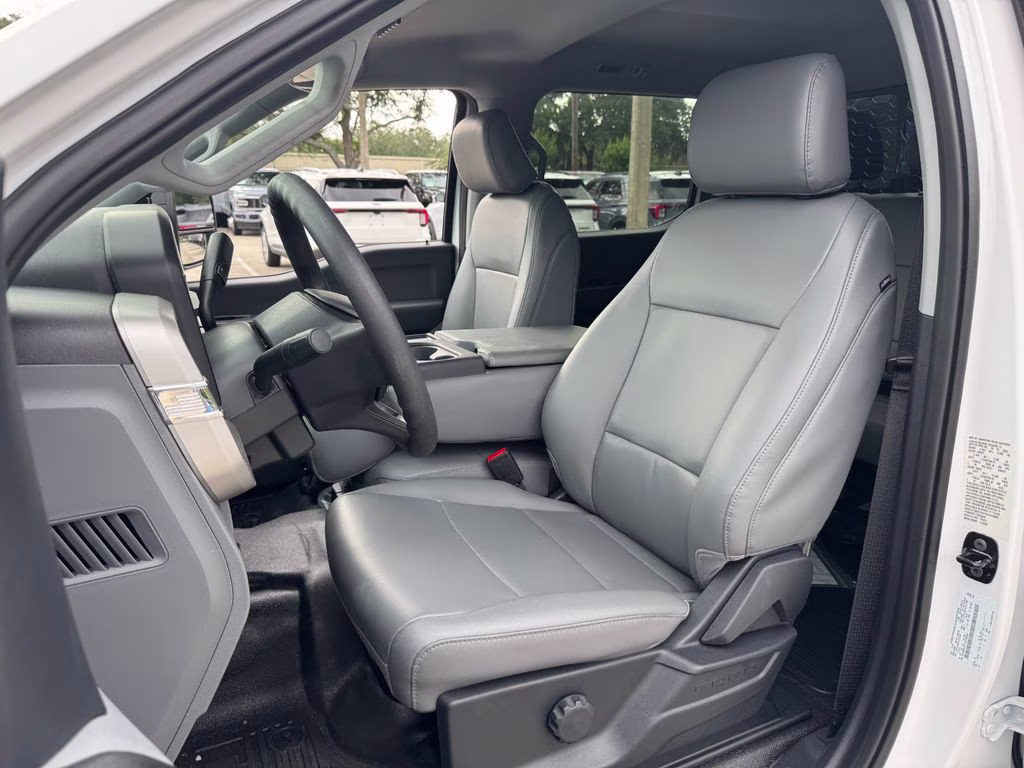 2026 Oxford White Ford Super Duty F-350 DRW XL RWD Chassis