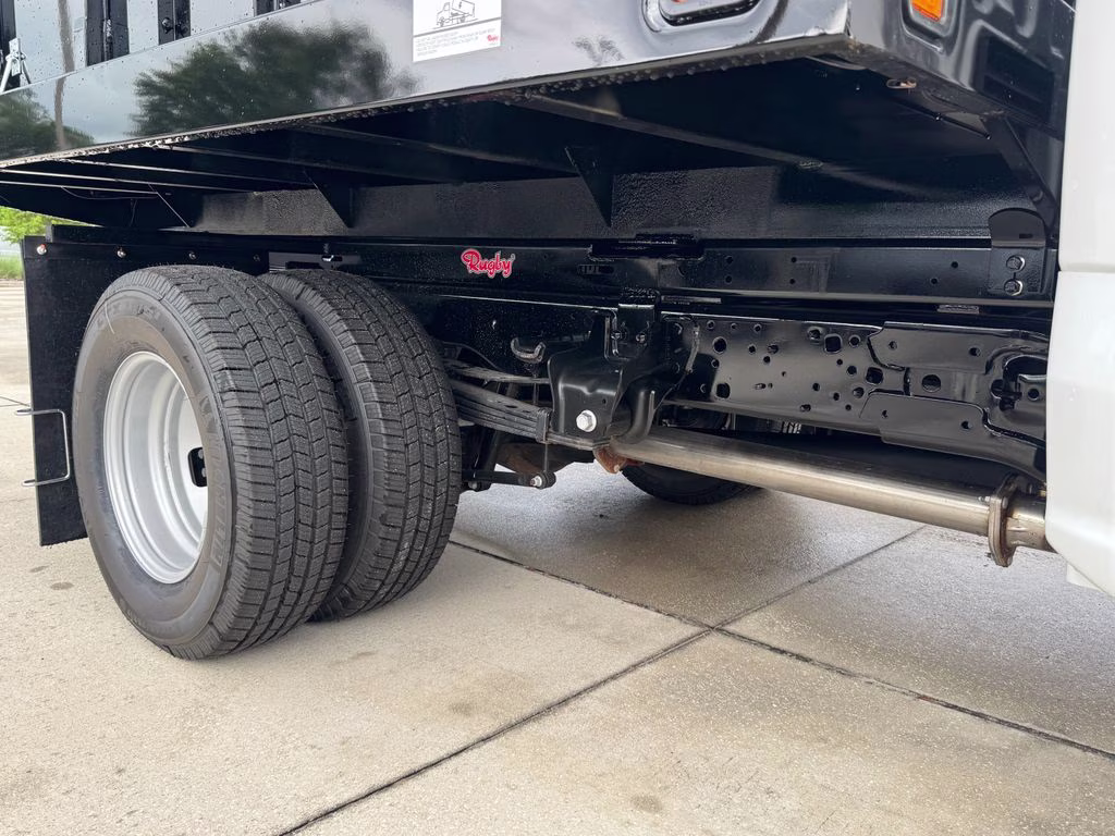 2026 Oxford White Ford Super Duty F-350 DRW XL RWD Chassis