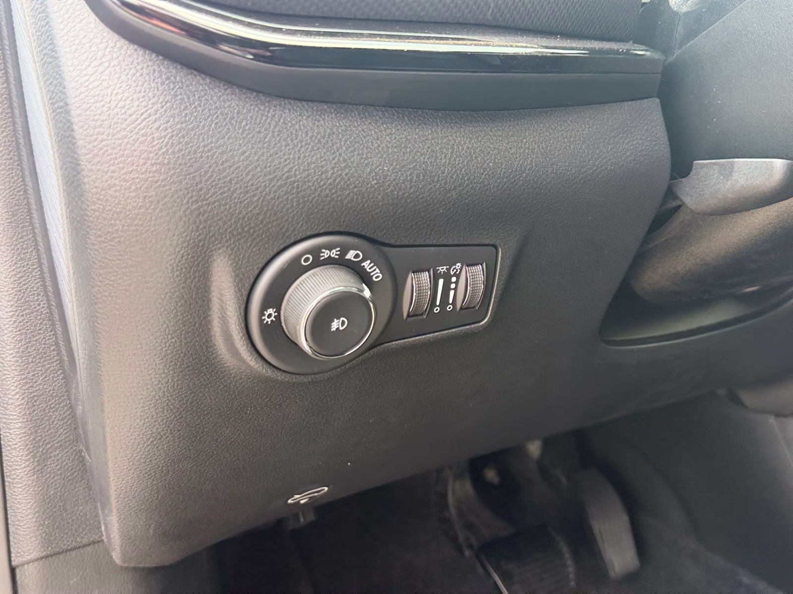 2026 Bright White Clearcoat Jeep Compass Latitude 4X4 SUV