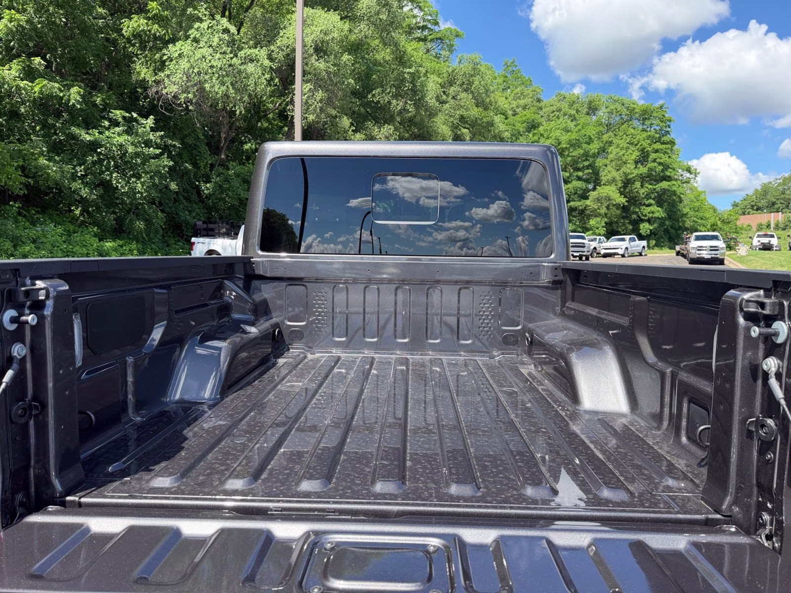 2026 Granite Crystal Metallic Clearcoat Jeep Gladiator 85th Anniversary Edition 4X4 Truck