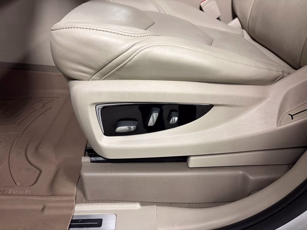 2018 Crystal White Tricoat Cadillac Escalade ESV Premium 4X4 SUV