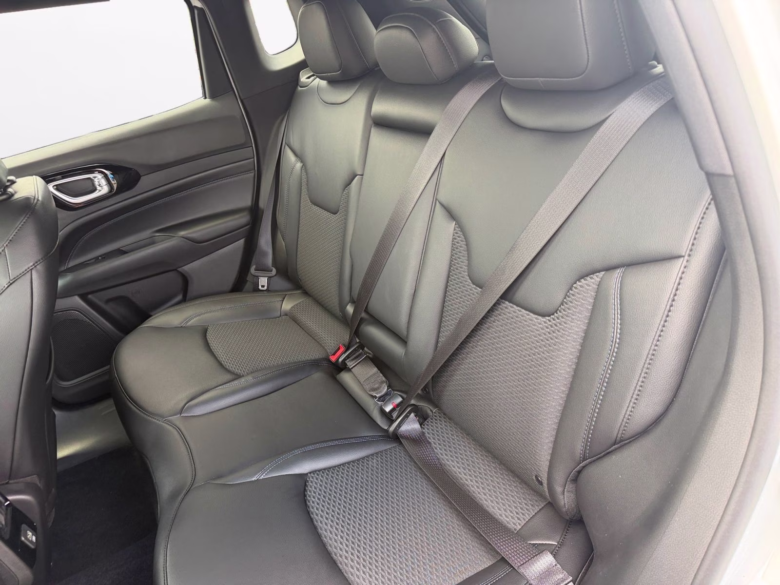 2026 Bright White Clearcoat Jeep Compass Latitude 4X4 SUV