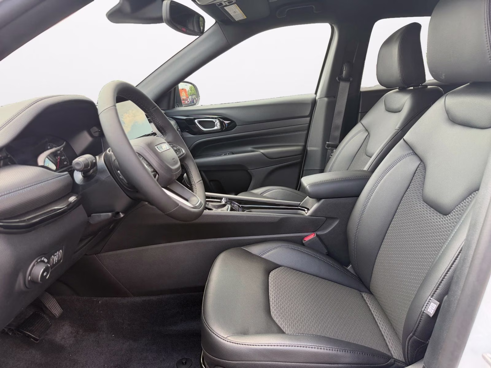 2026 Bright White Clearcoat Jeep Compass Latitude 4X4 SUV