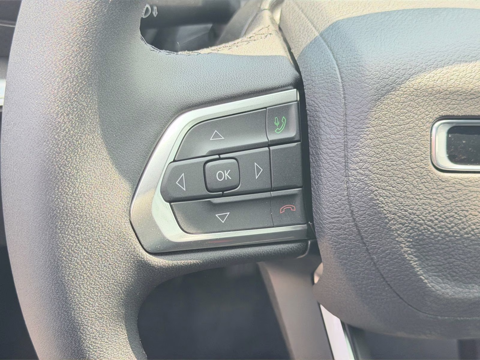 2026 Bright White Clearcoat Jeep Compass Latitude 4X4 SUV