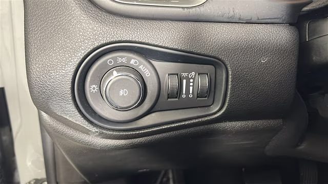 2022 Sting-Gray Clearcoat Jeep Renegade Latitude 4X4 SUV