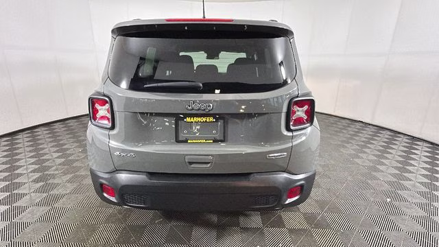 2022 Sting-Gray Clearcoat Jeep Renegade Latitude 4X4 SUV