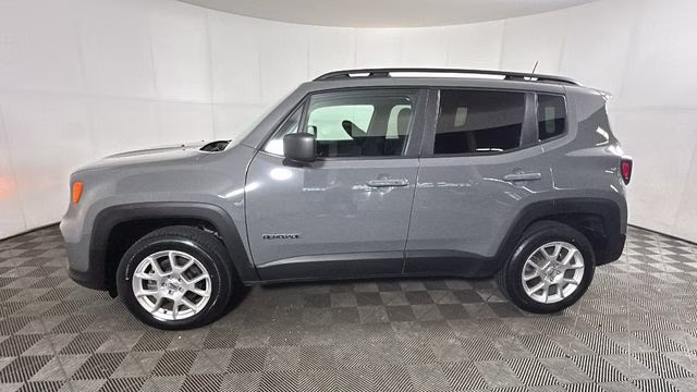 2022 Sting-Gray Clearcoat Jeep Renegade Latitude 4X4 SUV