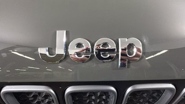 2022 Sting-Gray Clearcoat Jeep Renegade Latitude 4X4 SUV