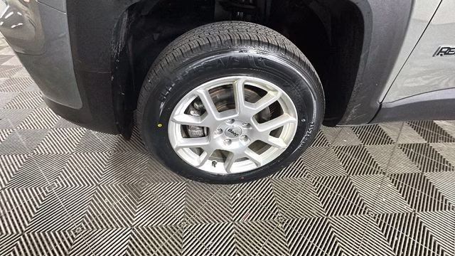 2022 Sting-Gray Clearcoat Jeep Renegade Latitude 4X4 SUV