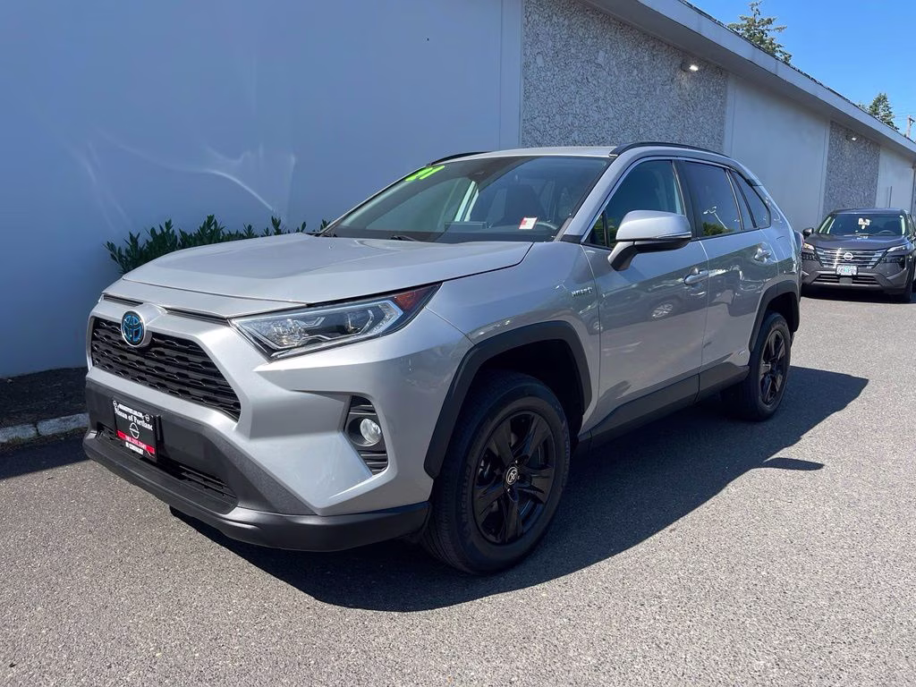 2021 Silver Sky Metallic Toyota RAV4 Hybrid XLE AWD SUV