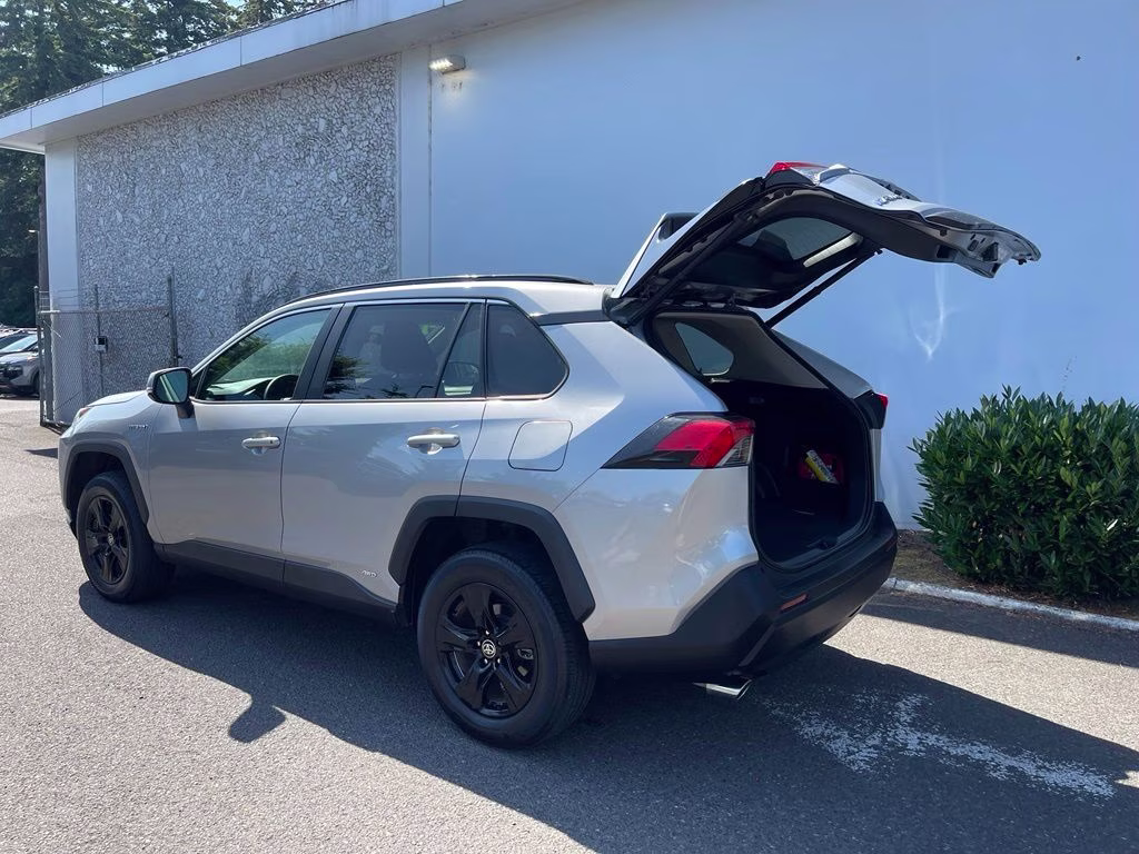 2021 Silver Sky Metallic Toyota RAV4 Hybrid XLE AWD SUV