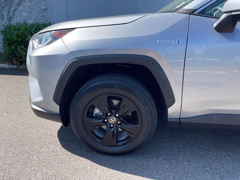 2021 Silver Sky Metallic Toyota RAV4 Hybrid XLE AWD SUV