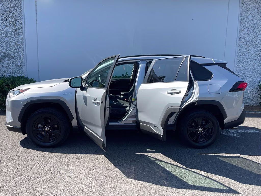 2021 Silver Sky Metallic Toyota RAV4 Hybrid XLE AWD SUV