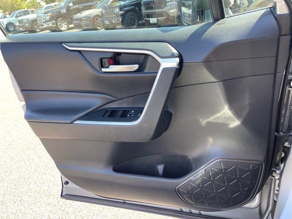 2021 Silver Sky Metallic Toyota RAV4 Hybrid XLE AWD SUV