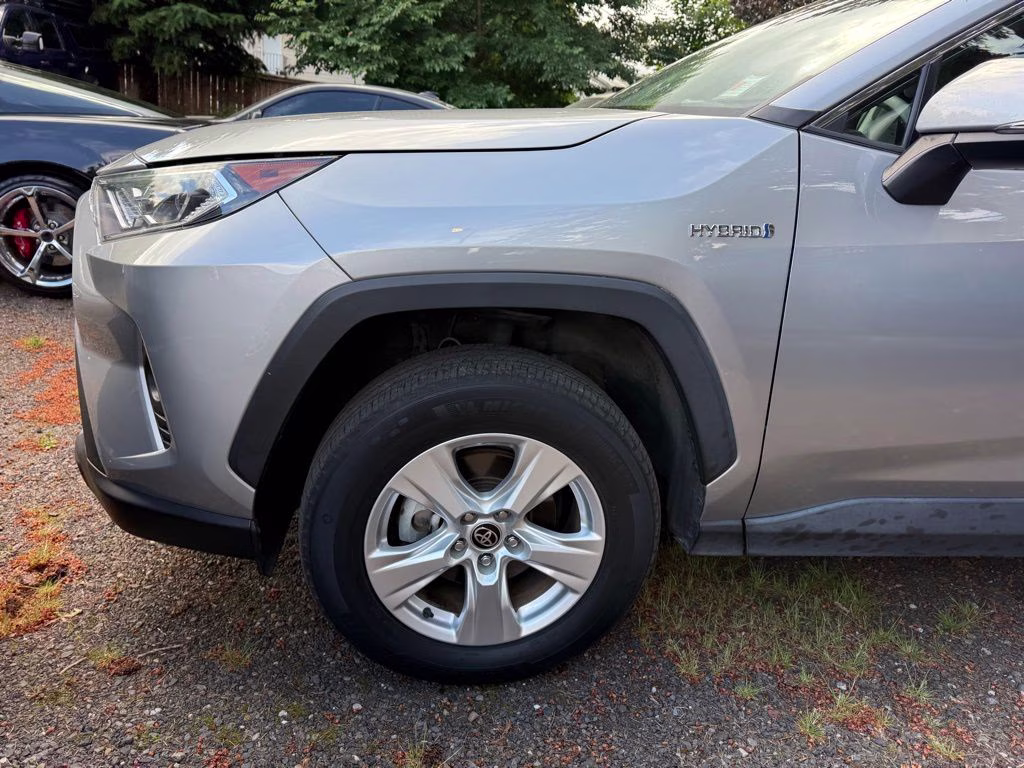 2021 Silver Sky Metallic Toyota RAV4 Hybrid XLE AWD SUV