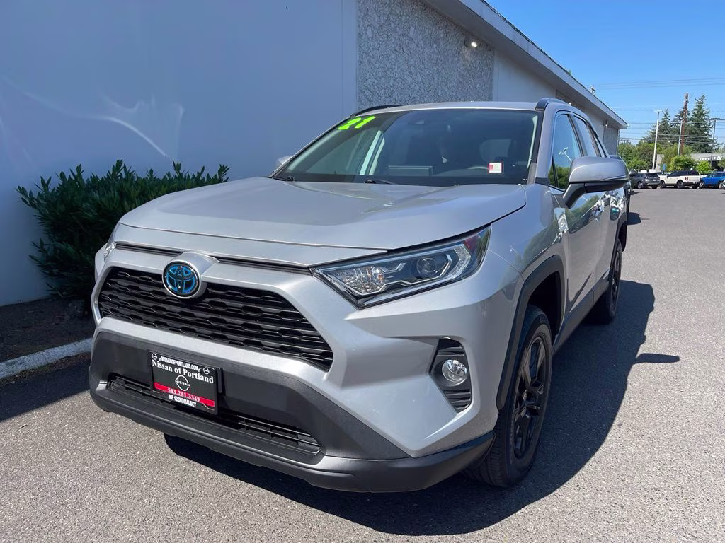 2021 Silver Sky Metallic Toyota RAV4 Hybrid XLE AWD SUV