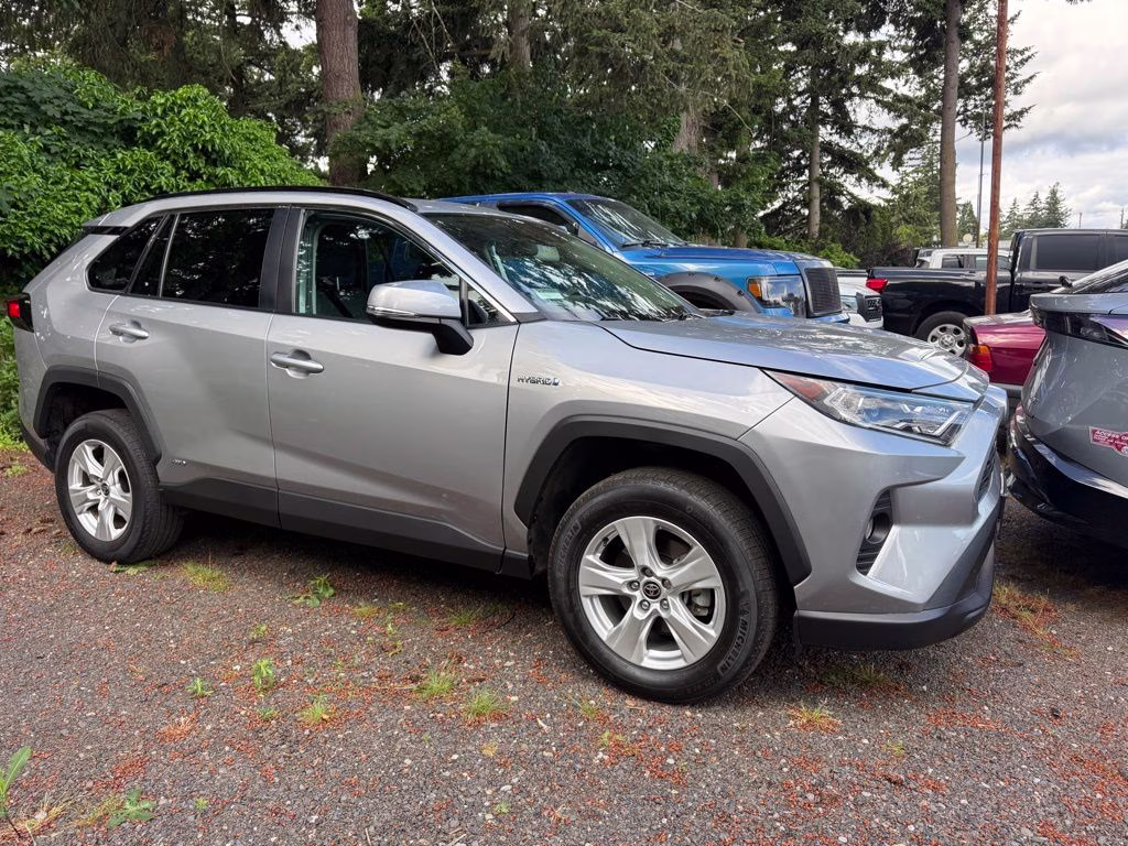 2021 Silver Sky Metallic Toyota RAV4 Hybrid XLE AWD SUV