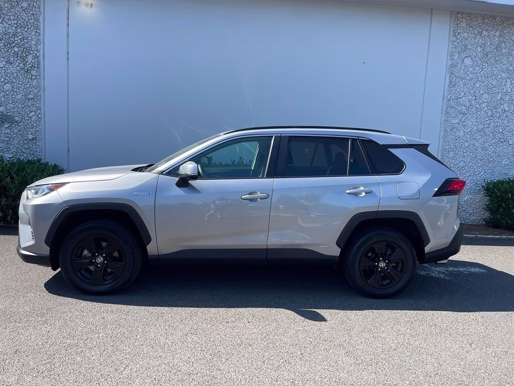 2021 Silver Sky Metallic Toyota RAV4 Hybrid XLE AWD SUV