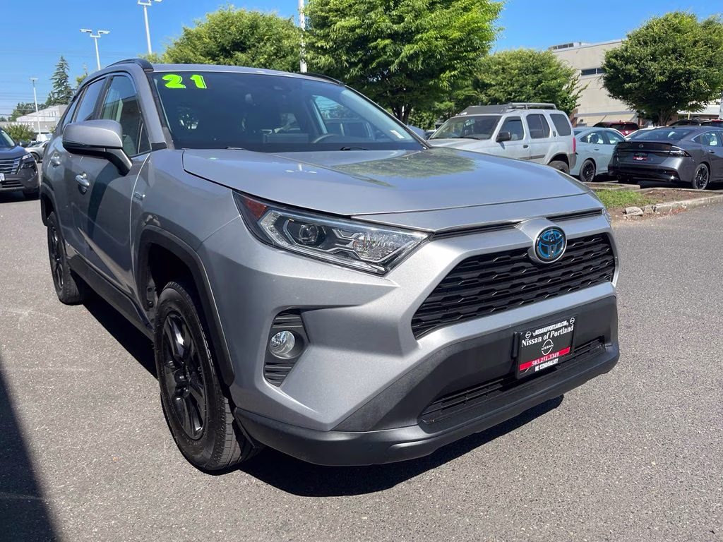 2021 Silver Sky Metallic Toyota RAV4 Hybrid XLE AWD SUV