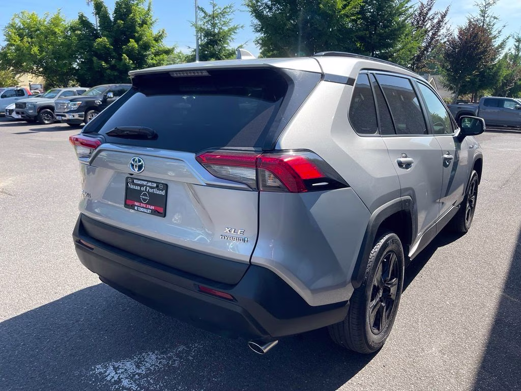 2021 Silver Sky Metallic Toyota RAV4 Hybrid XLE AWD SUV