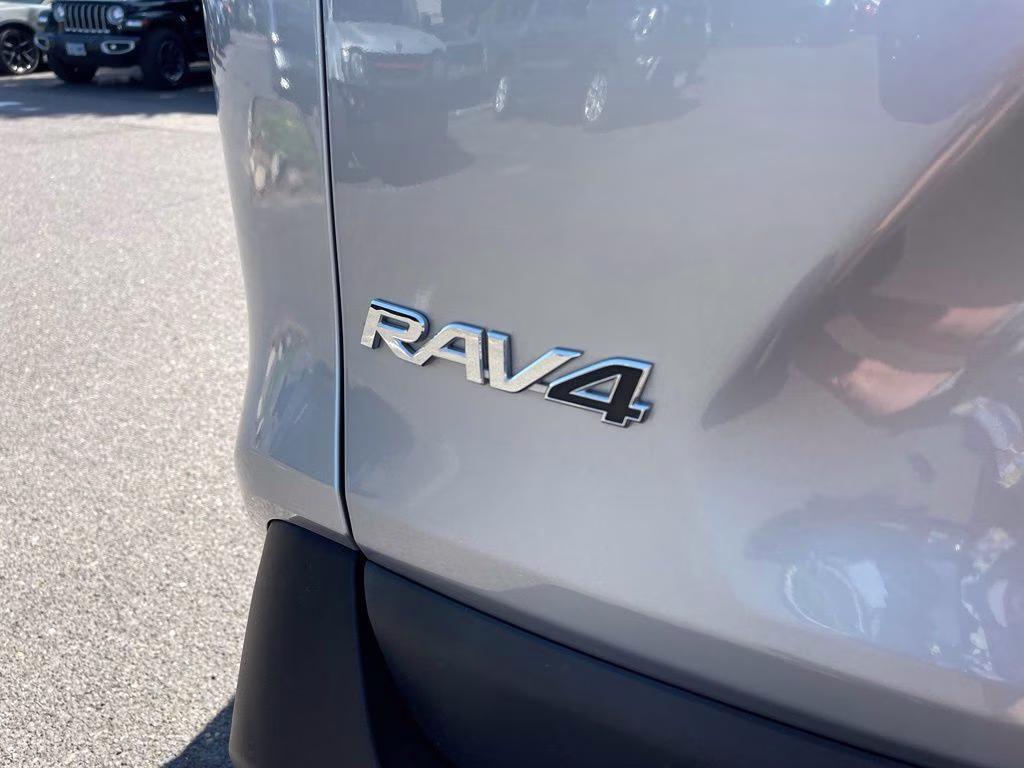 2021 Silver Sky Metallic Toyota RAV4 Hybrid XLE AWD SUV