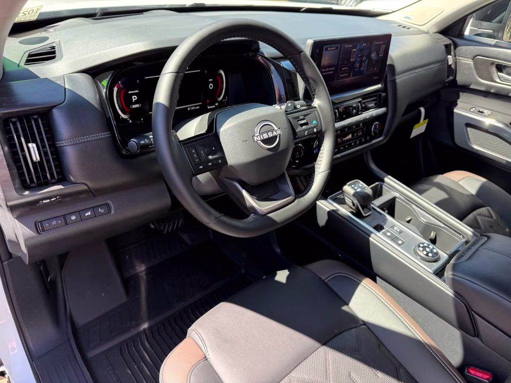 2026 Everest White Pearl/Black Nissan Pathfinder Platinum 4X4 SUV