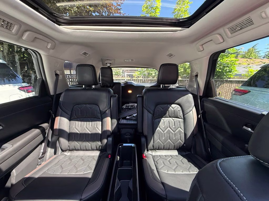 2026 Everest White Pearl/Black Nissan Pathfinder Platinum 4X4 SUV