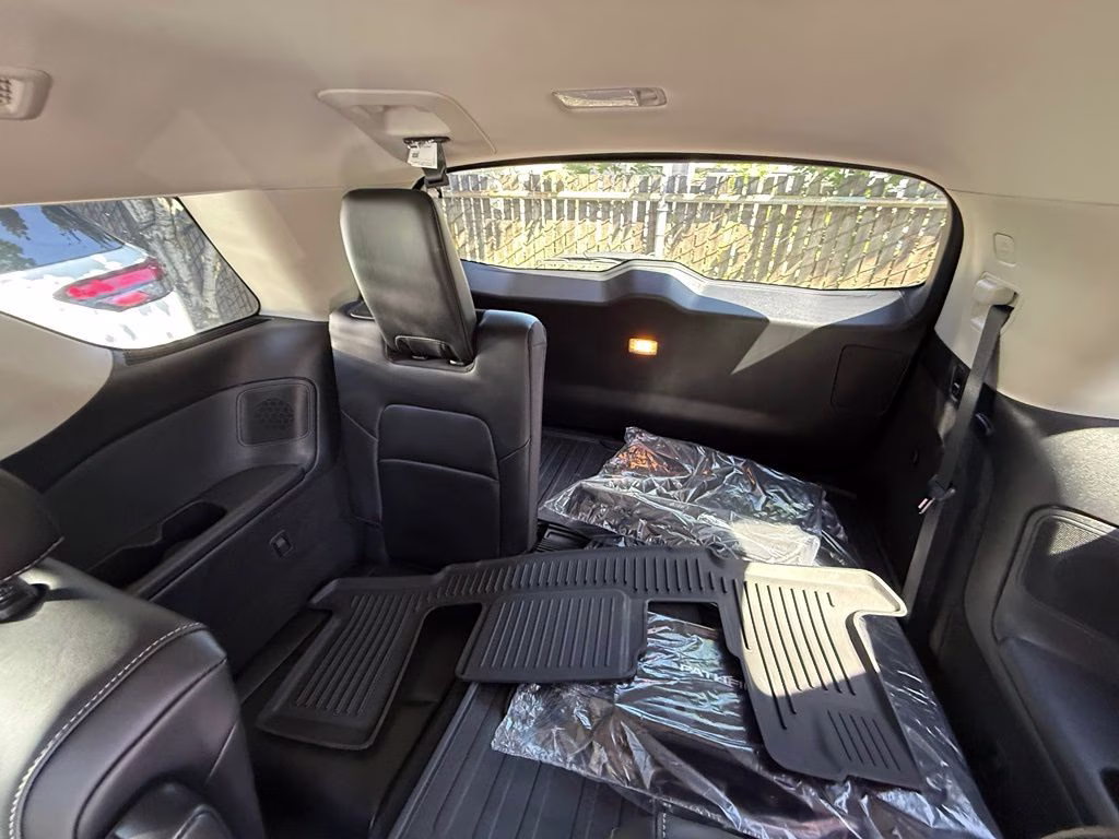 2026 Everest White Pearl/Black Nissan Pathfinder Platinum 4X4 SUV