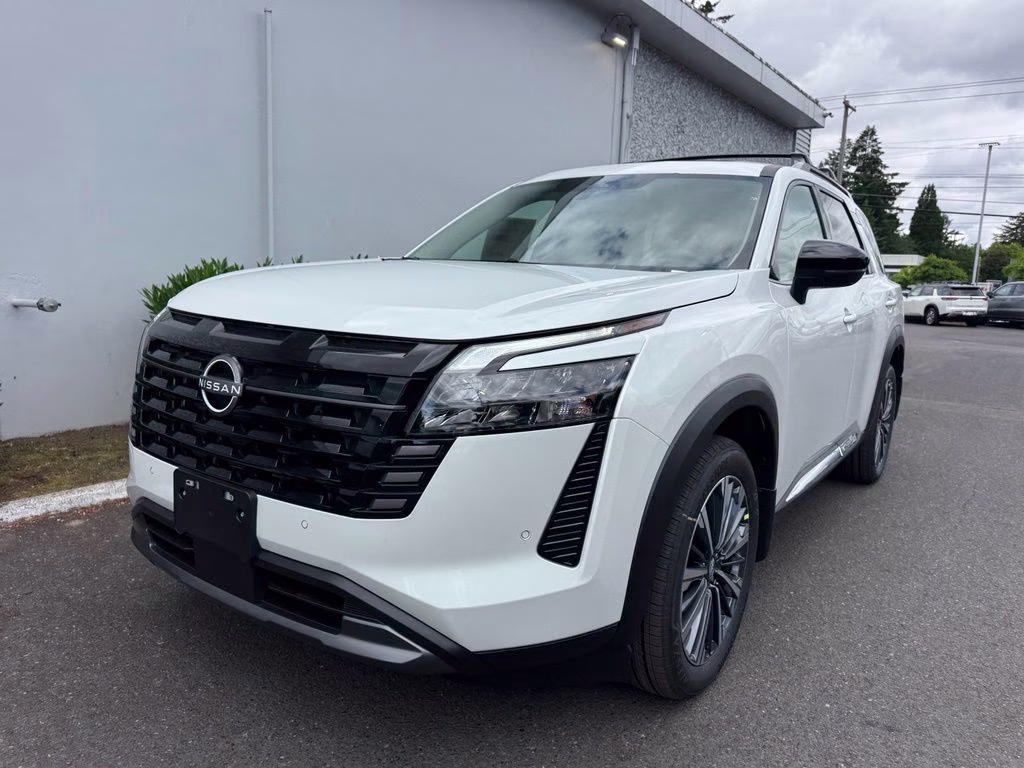 2026 Everest White Pearl/Black Nissan Pathfinder Platinum 4X4 SUV