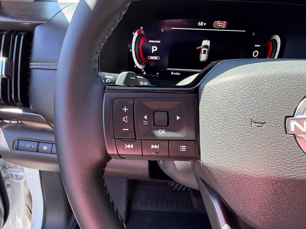2026 Everest White Pearl/Black Nissan Pathfinder Platinum 4X4 SUV