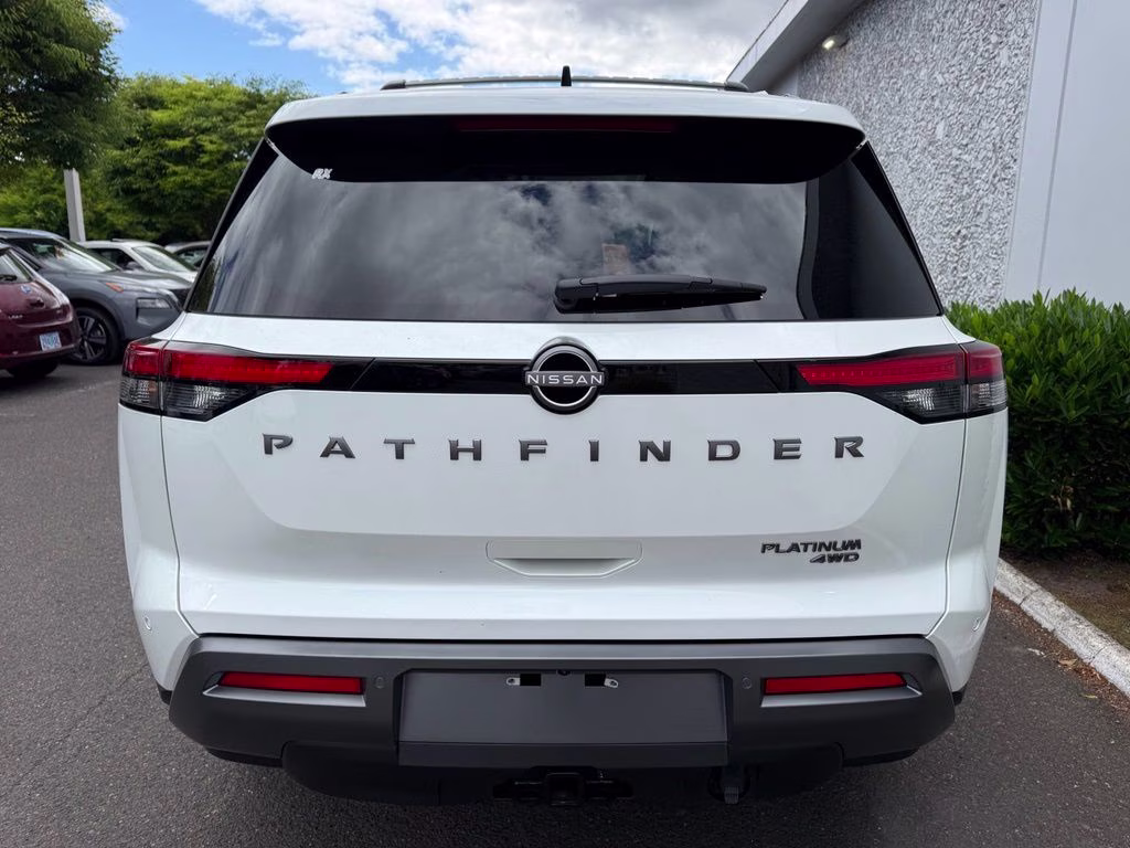 2026 Everest White Pearl/Black Nissan Pathfinder Platinum 4X4 SUV