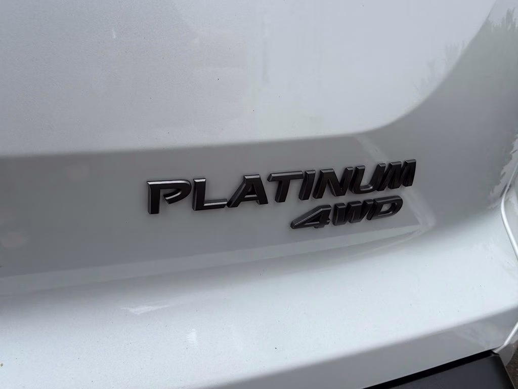 2026 Everest White Pearl/Black Nissan Pathfinder Platinum 4X4 SUV
