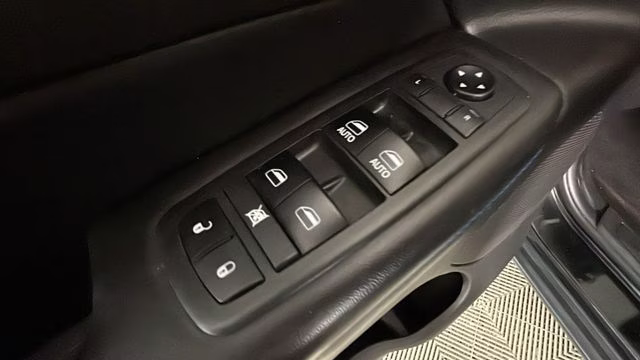 2018 Diamond Black Crystal Pearlcoat Jeep Grand Cherokee Upland Edition 4X4 SUV