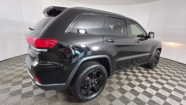 2018 Diamond Black Crystal Pearlcoat Jeep Grand Cherokee Upland Edition 4X4 SUV