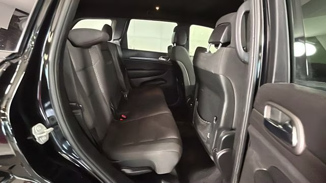 2018 Diamond Black Crystal Pearlcoat Jeep Grand Cherokee Upland Edition 4X4 SUV