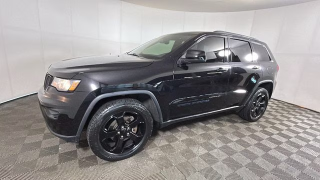2018 Diamond Black Crystal Pearlcoat Jeep Grand Cherokee Upland Edition 4X4 SUV