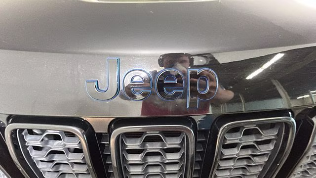 2018 Diamond Black Crystal Pearlcoat Jeep Grand Cherokee Upland Edition 4X4 SUV