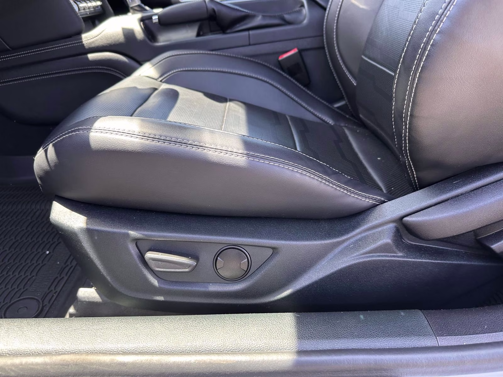 2023 Oxford White Ford Mustang EcoBoost Premium Fastback RWD Sedan