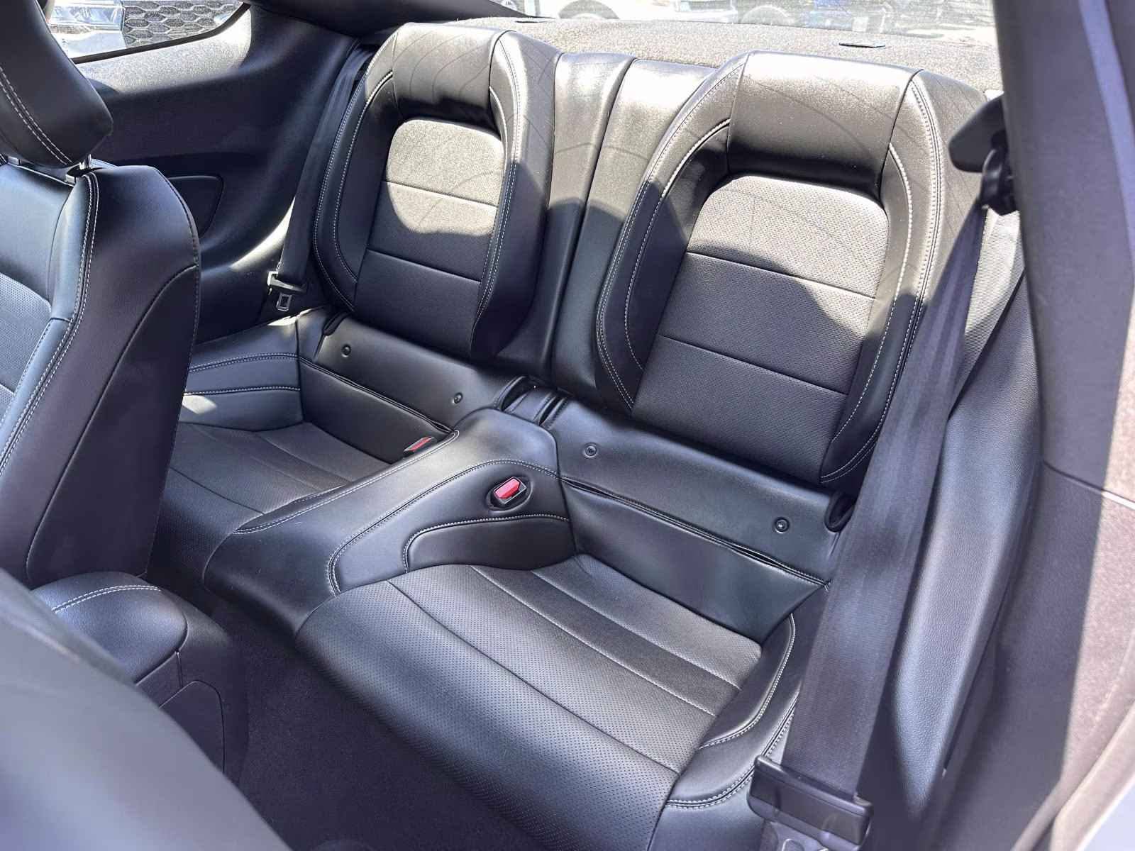 2023 Oxford White Ford Mustang EcoBoost Premium Fastback RWD Sedan