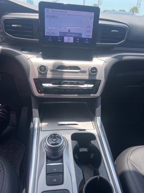 2023 Iconic Silver Metallic Ford Explorer XLT RWD SUV