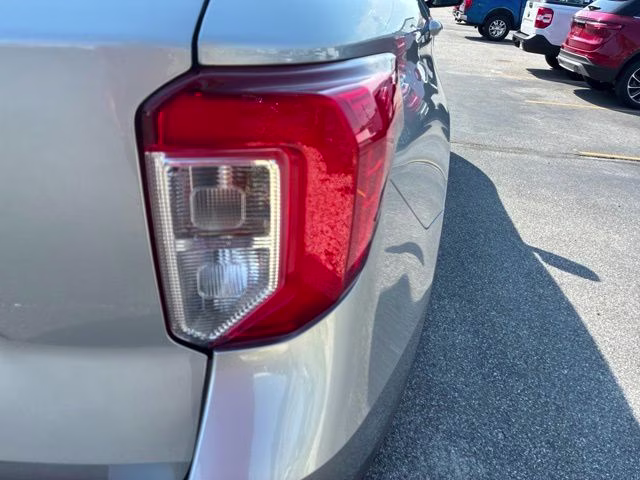 2023 Silver Metallic Ford Explorer XLT RWD SUV