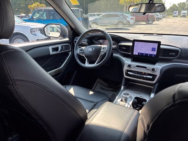 2023 Silver Metallic Ford Explorer XLT RWD SUV