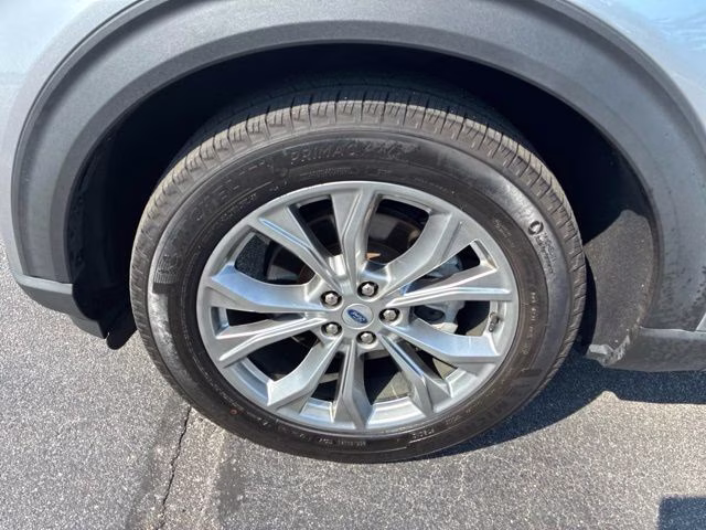 2023 Silver Metallic Ford Explorer XLT RWD SUV