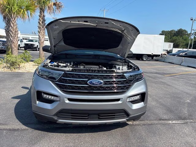 2023 Silver Metallic Ford Explorer XLT RWD SUV